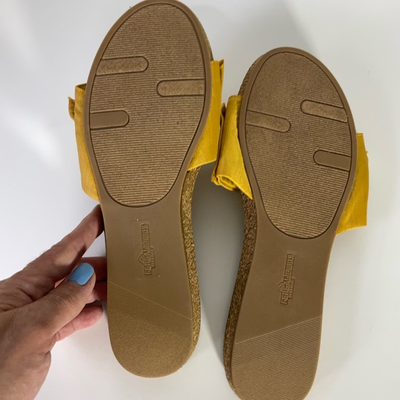 Fergalicious Moshi Sunflower Sandals Yellow Knotted Upper Cushion Insole Sz 8M - Picture 13 of 16